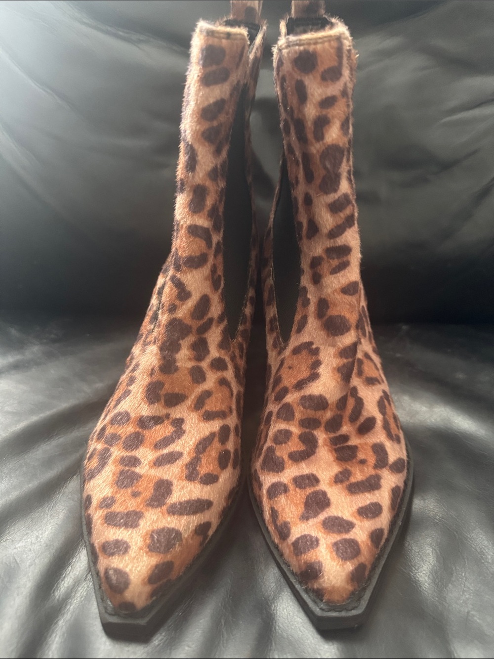 Leopard Print Pointed Toe Chelsea Boots Dokce Vita size 8 - Brown